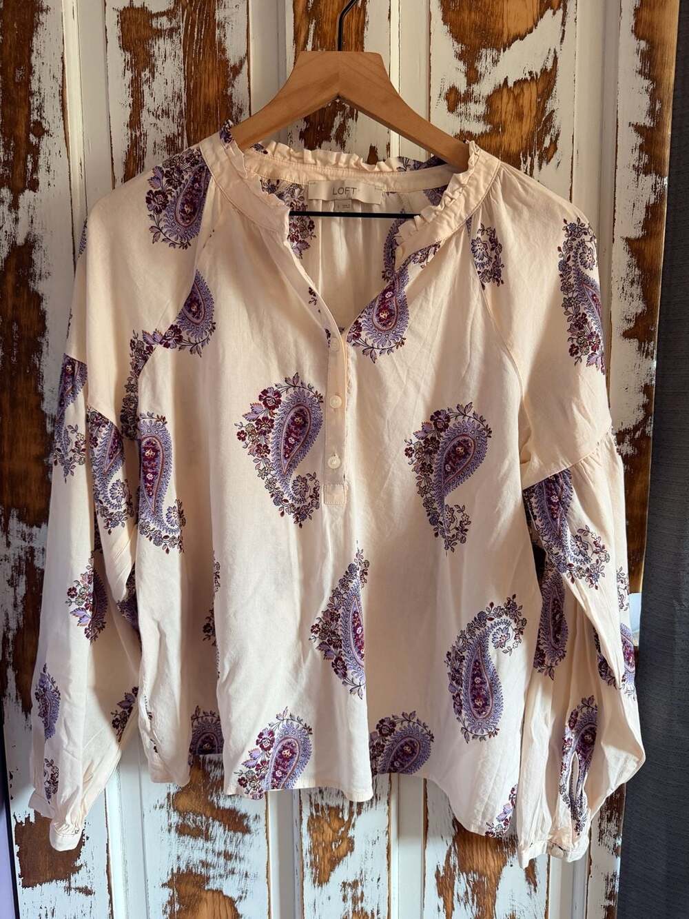 LOFT Women’s Long Sleeve Ruffle Neck Blouse Size Small Purple Cream Paisley Boho